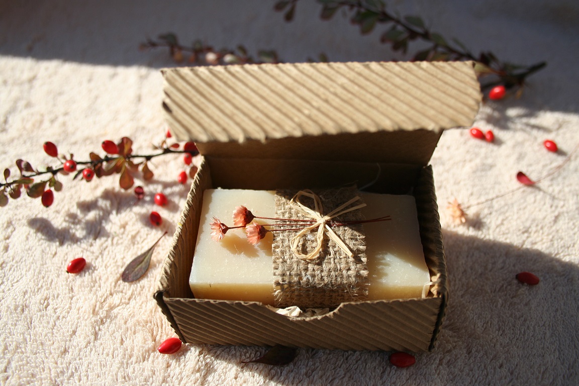 Přírodní olivové mýdlo s kozím mlékem v krabičce